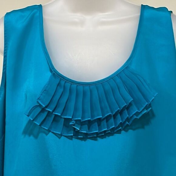 NWOT Avenue blue sleeveless tank. Size 22/24 (2X). - Picture 2 of 8